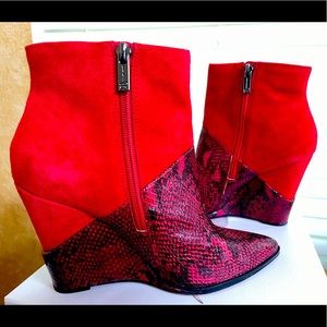New Jessica Simpson Red Desert Snake Booties